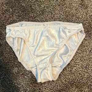 🌺3 for $8🌺 Firenze off white silky panty, size 8